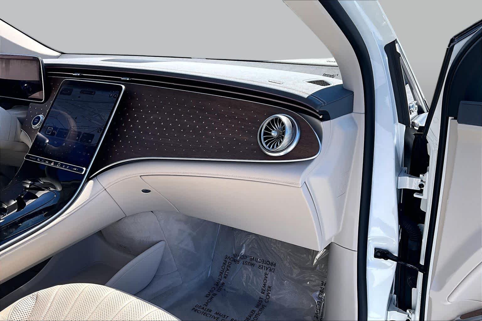 Used 2023 MANUFAKTUR Diamond White Mercedes-Benz EQS 450+ image 17