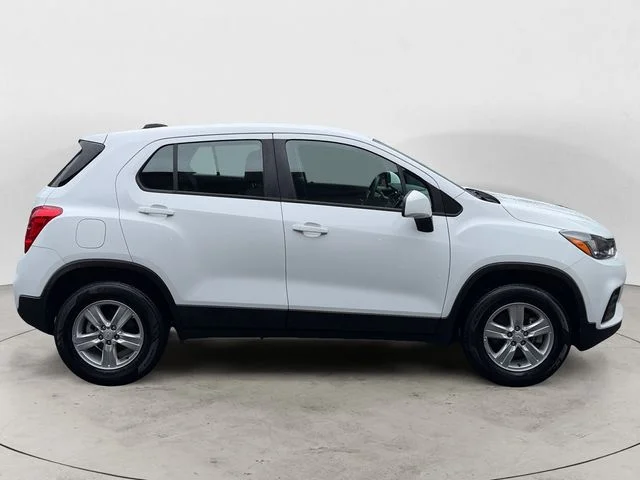 Used 2018 White Chevrolet LS image 6