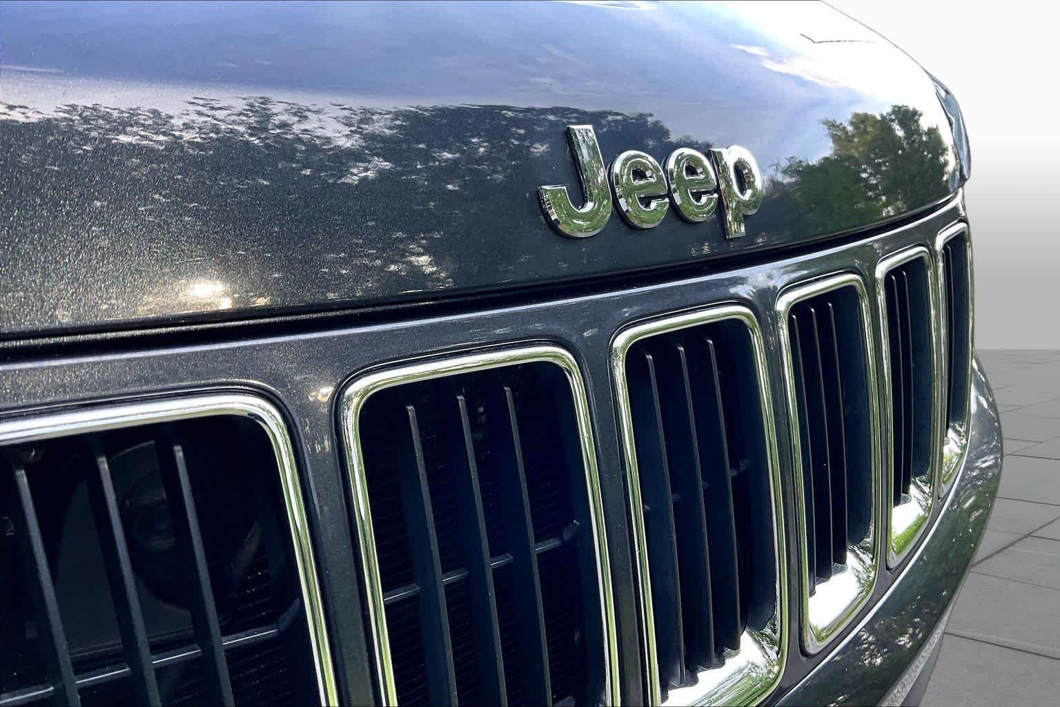 Used 2016 Maximum Steel Metallic Clearcoat Jeep Laredo image 27