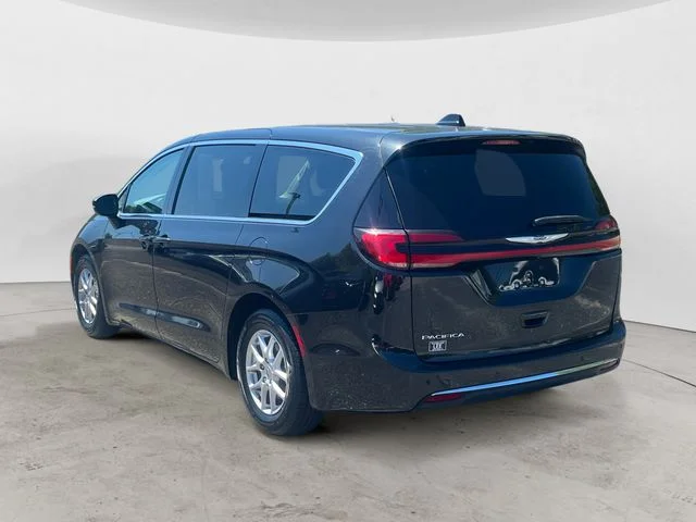 Used 2023 Black Chrysler Touring L image 3