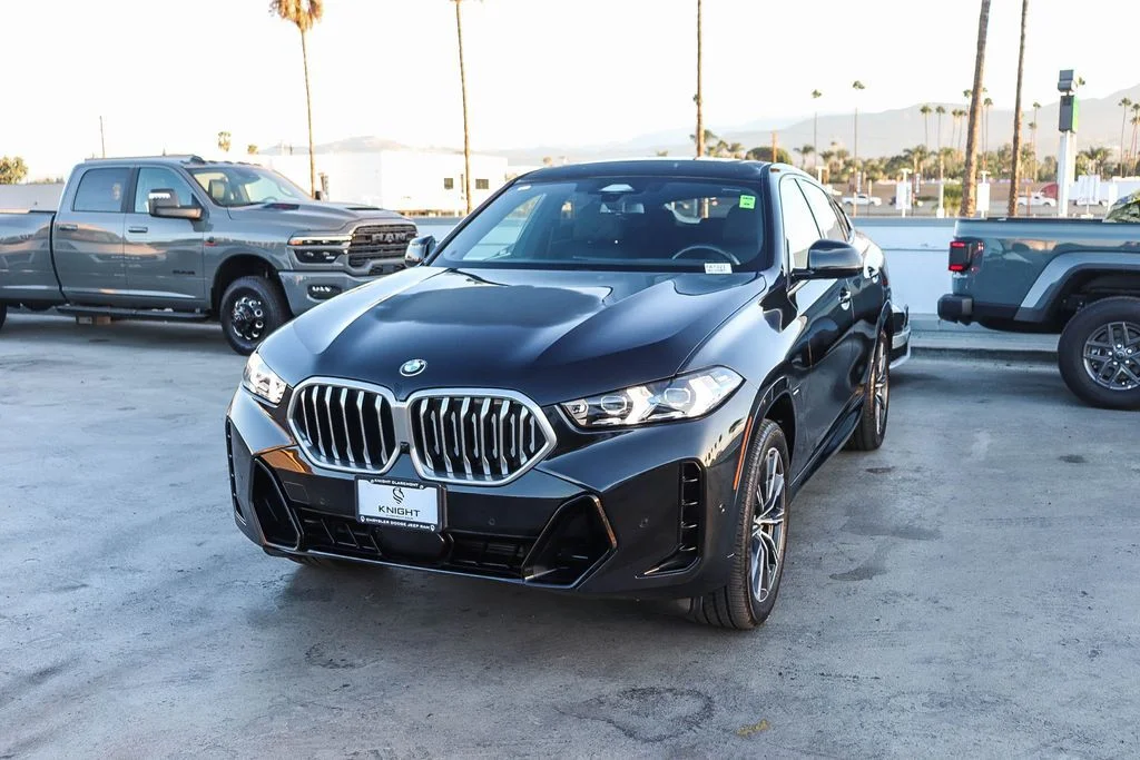 Used 2024 Black BMW xDrive40i image 4