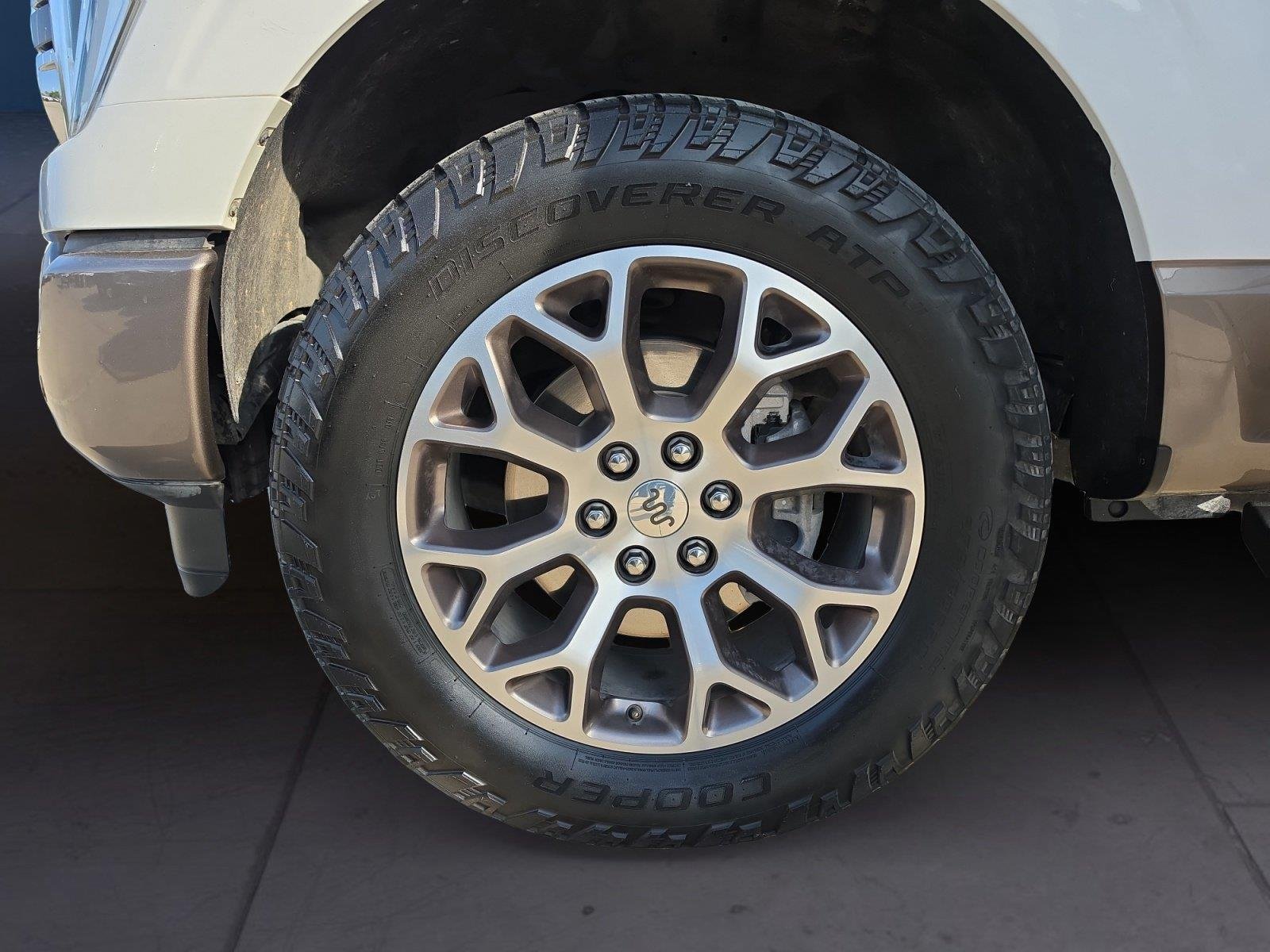 Used 2022 Star White Metallic Tri-Coat/Stone Gray Ford King Ranch image 14