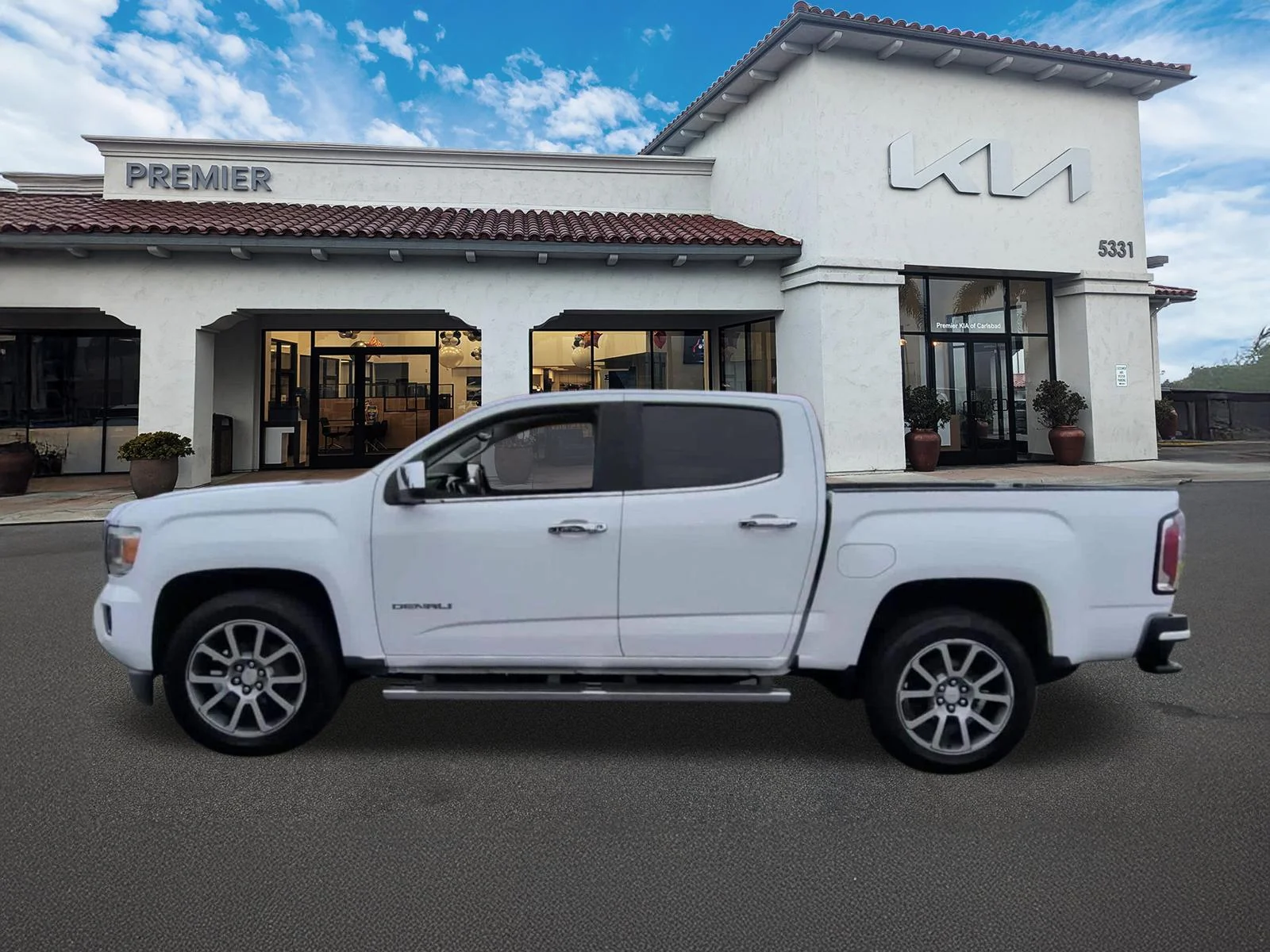 Used 2018 White GMC Denali image 5