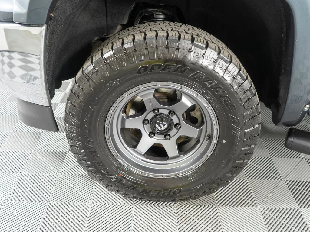 Used 2018 Gray GMC SLT image 26