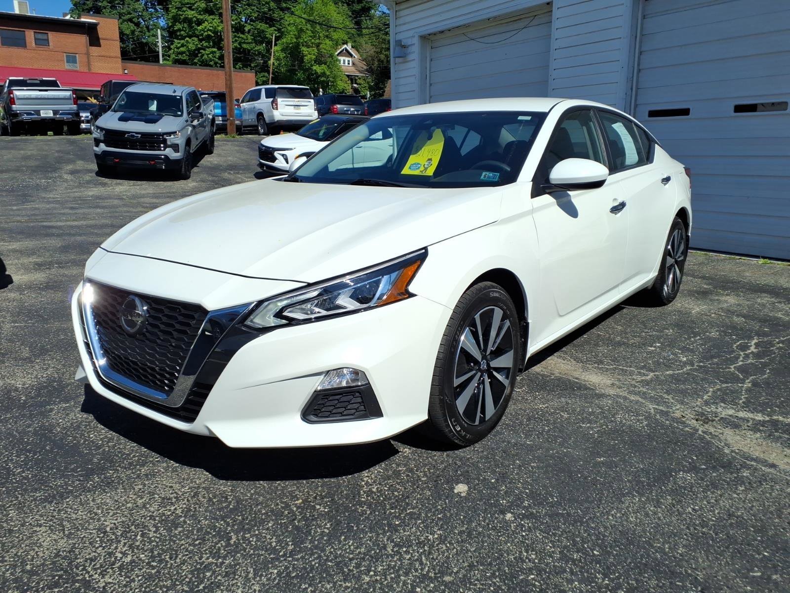 Used 2021 Pearl White Tricoat Nissan 2.5 SV image 8