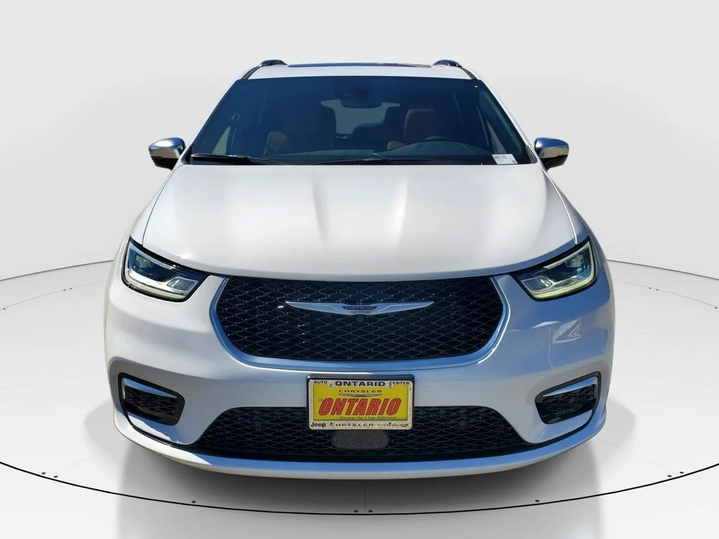 New 2026 Bright White Clear-Coat Exterior Paint Chrysler Pinnacle image 9