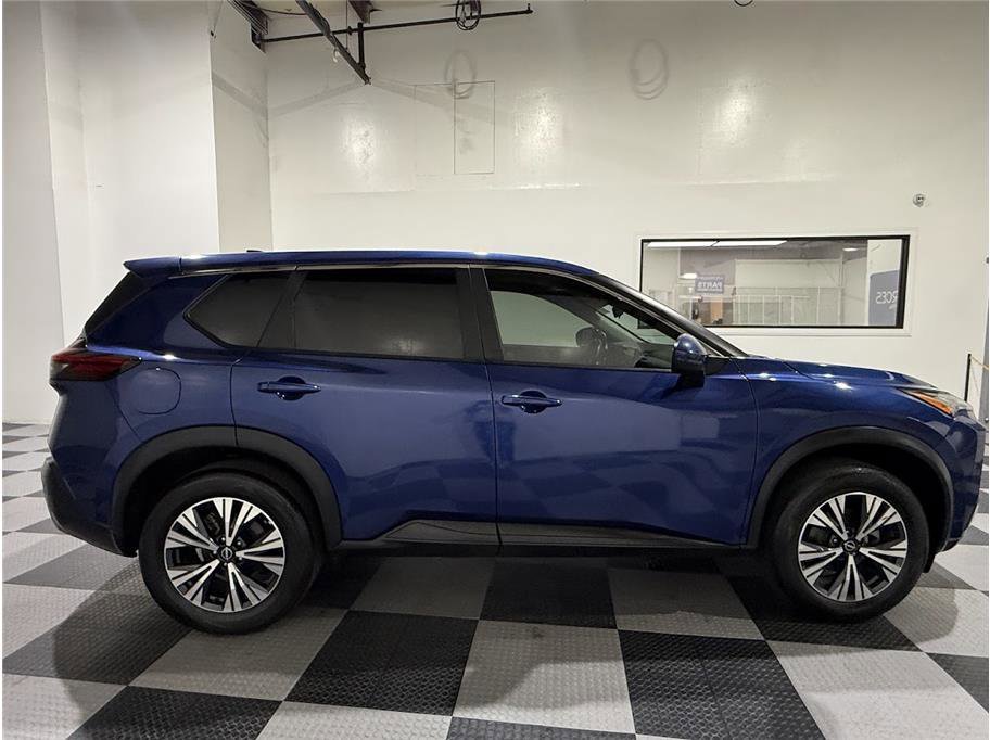 2022 Nissan Rogue SV photo 4