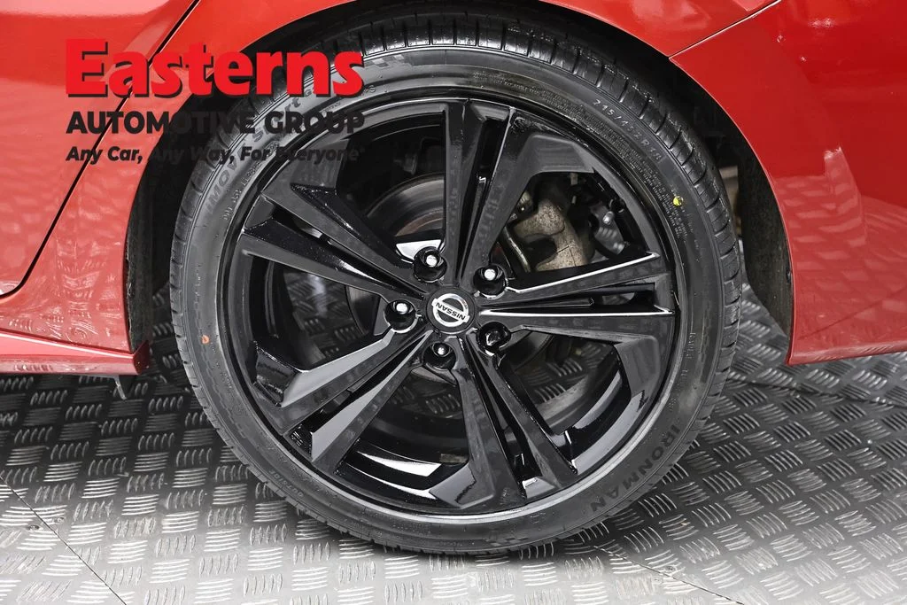 Used 2020 Red Nissan SR image 8