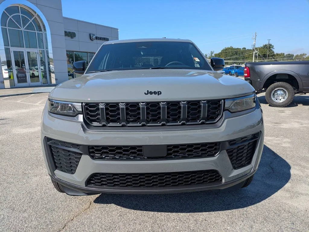 New 2027 Sting-Gray Clear-Coat Paint Jeep  image 9