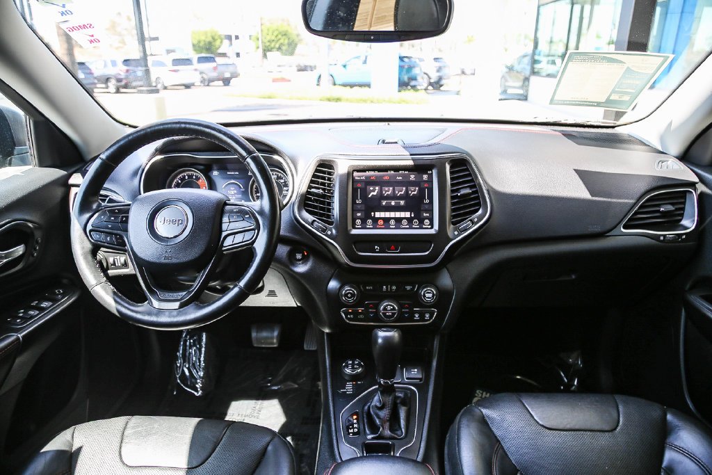 Used 2019 Crystal Metallic Jeep Trailhawk image 12