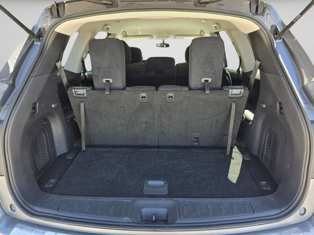 Used 2016 Gun Metallic Nissan SV image 25