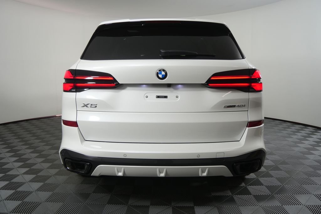 New 2026 Mineral White Metallic BMW sDrive40i image 4