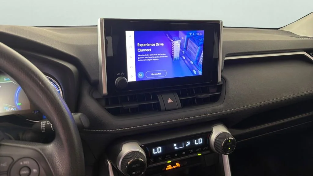 2025 Toyota RAV4 XLE - Photo 22