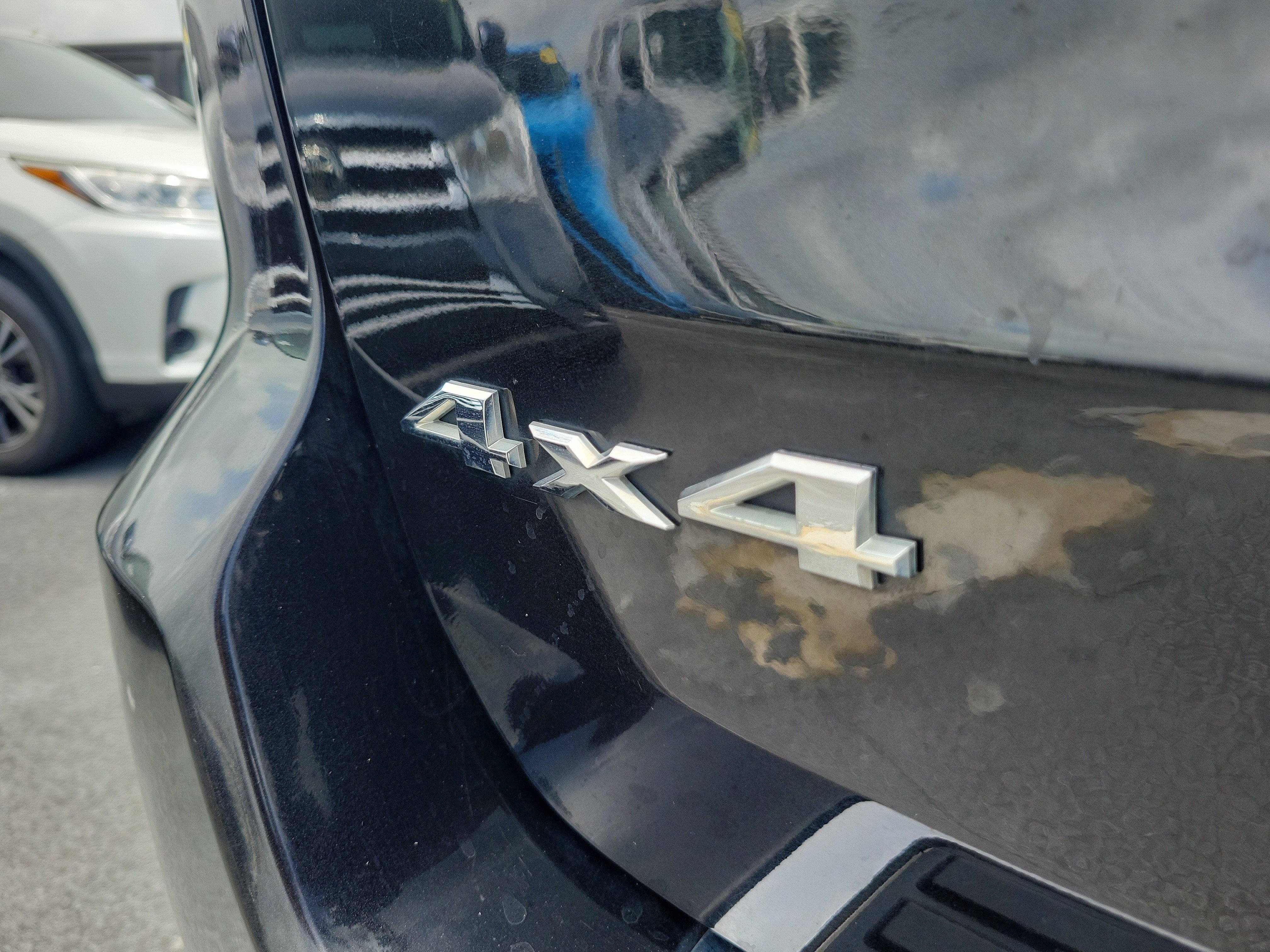 Used 2016 Brilliant Black Crystal Pearlcoat Jeep Limited image 9
