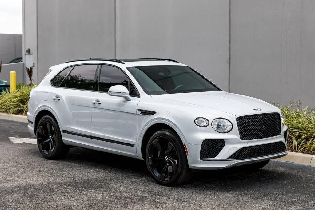 Used 2023 White Bentley V8 image 7