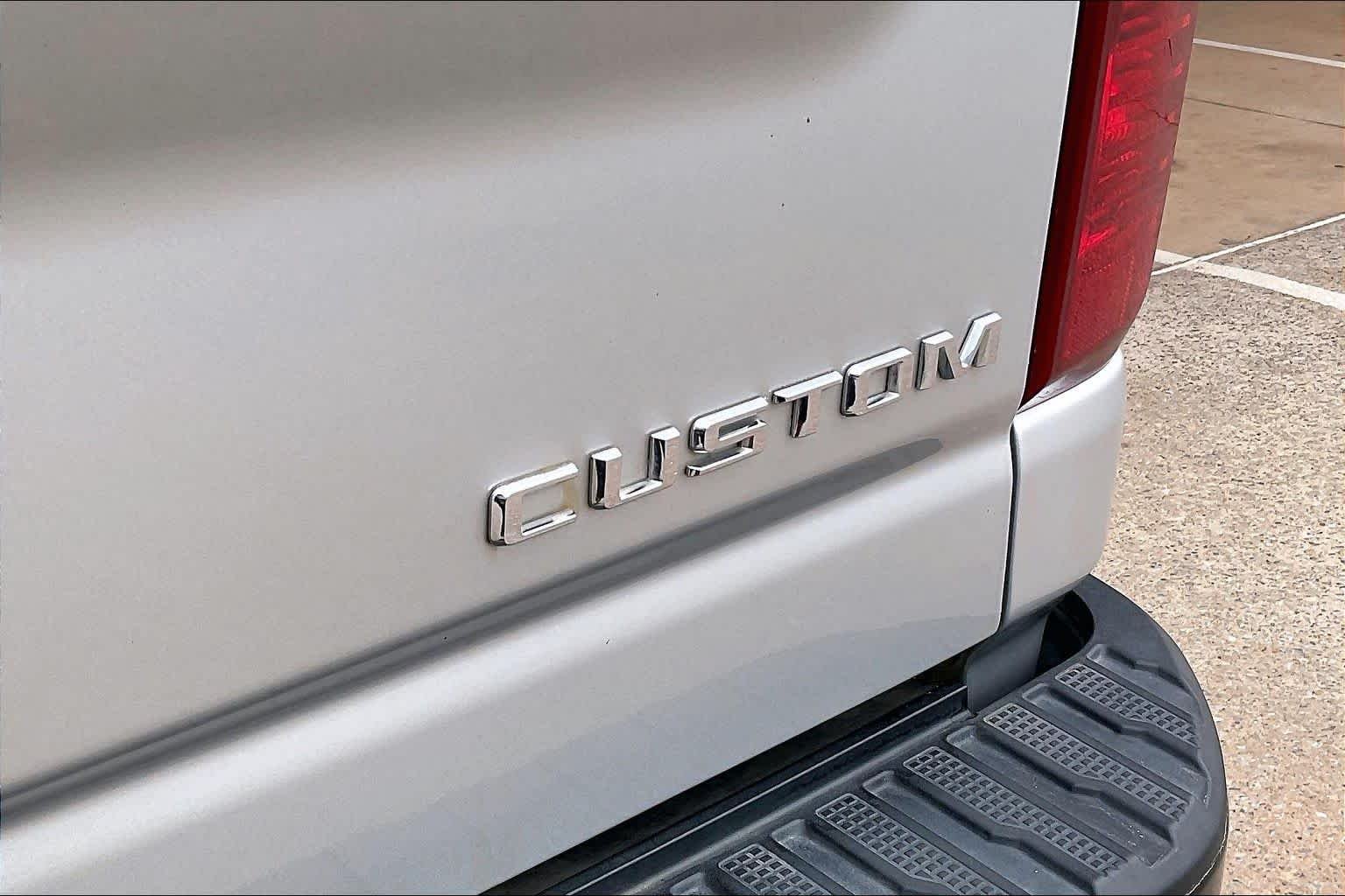 Used 2022 Silver Ice Metallic Chevrolet Custom image 10