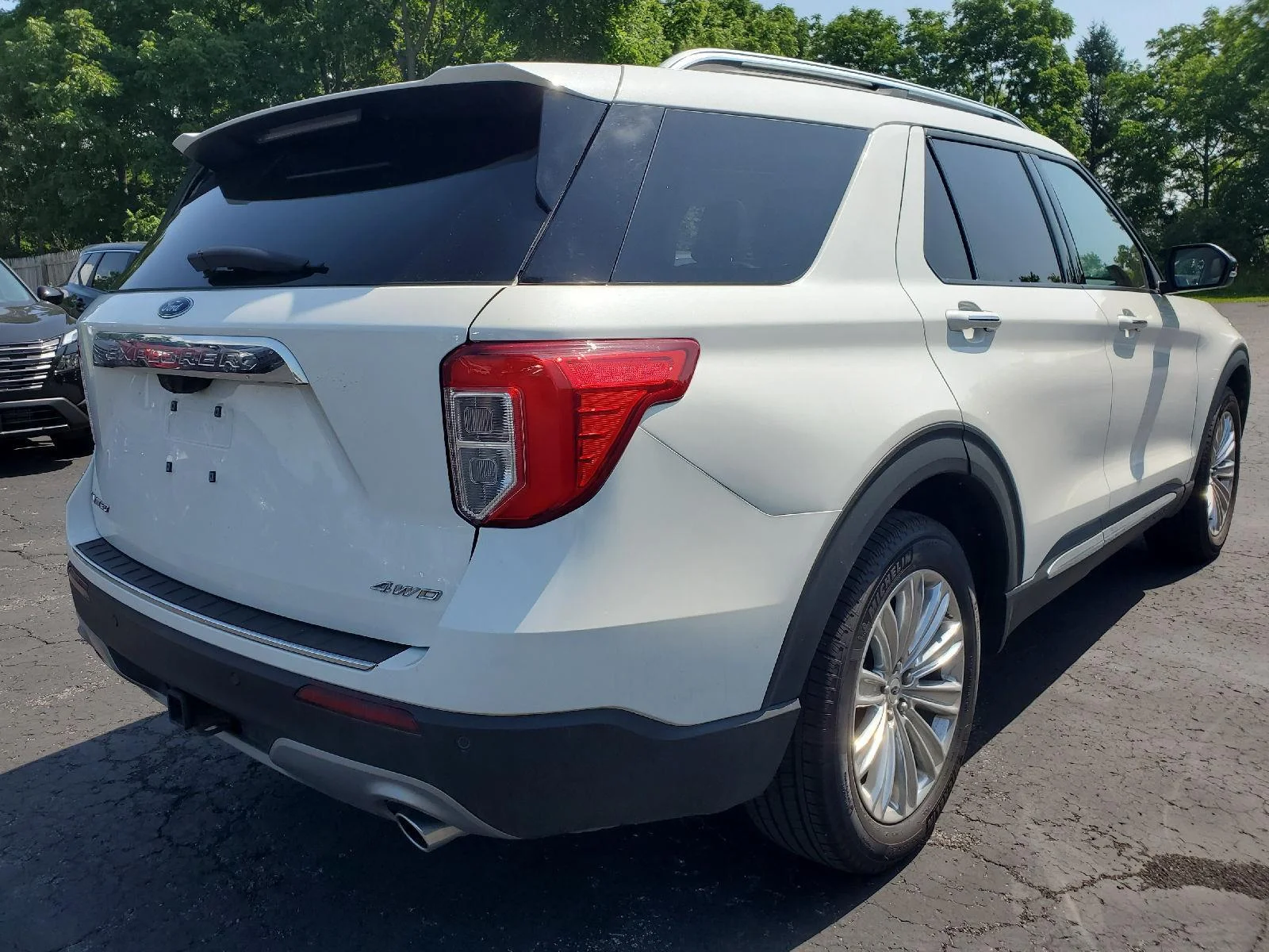 Used 2022 Star White Metallic Tri-Coat Ford Limited image 2