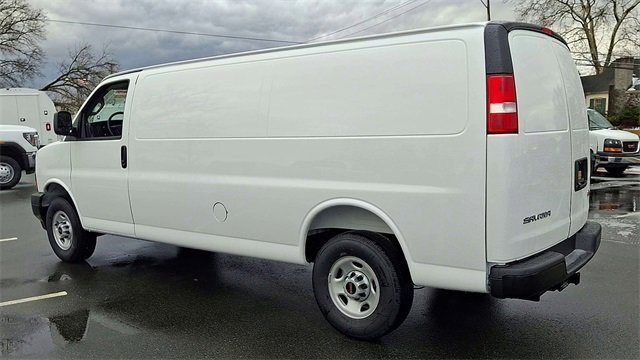 2025 GMC Savana Cargo Work Van - Photo 7