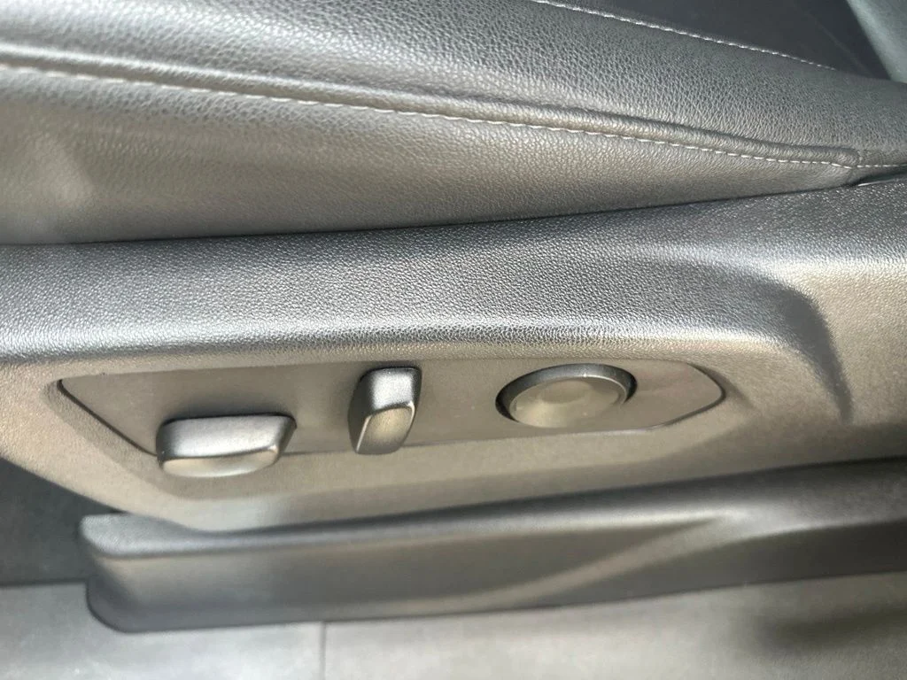 Used 2025 Gray Chevrolet Z71 image 6