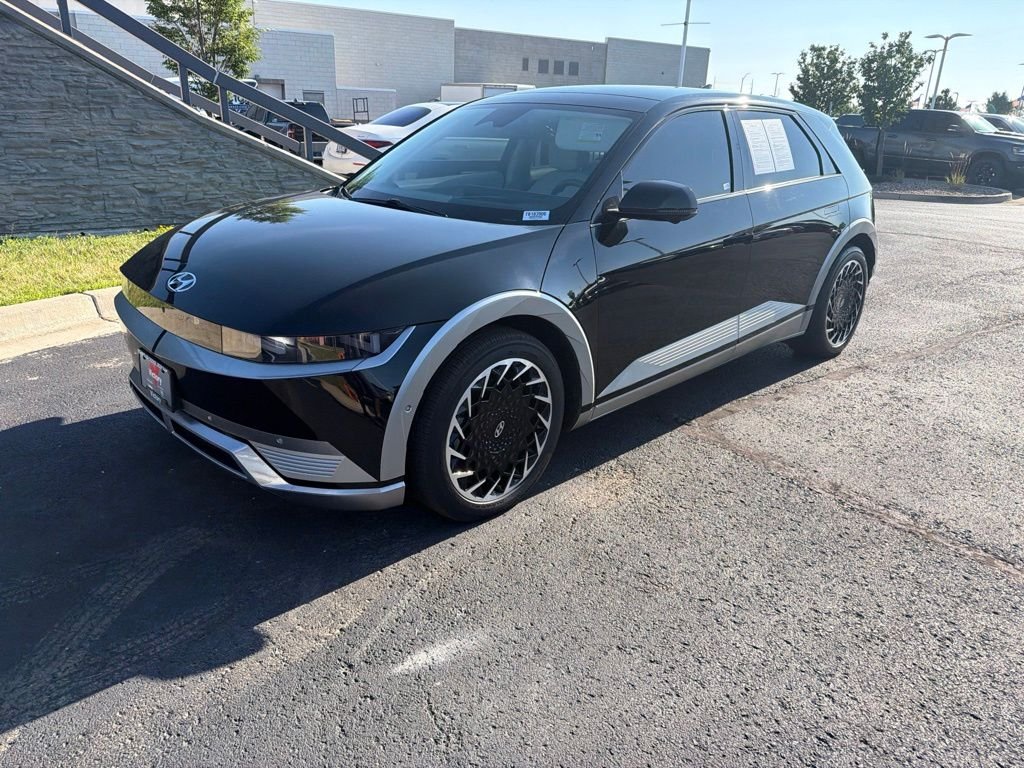 Used 2023 Black Hyundai Limited image 3