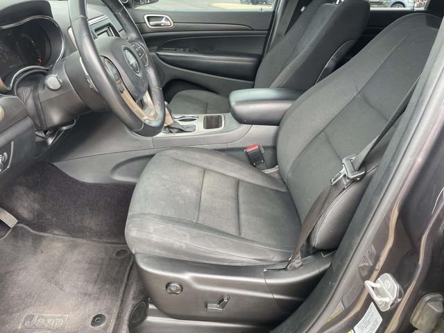 Used 2017 Crystal Metallic Jeep Laredo image 10