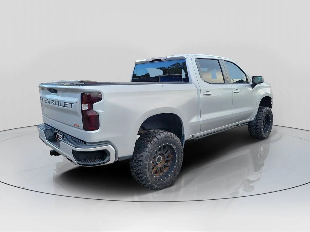 Used 2019 Silver Chevrolet RST image 7