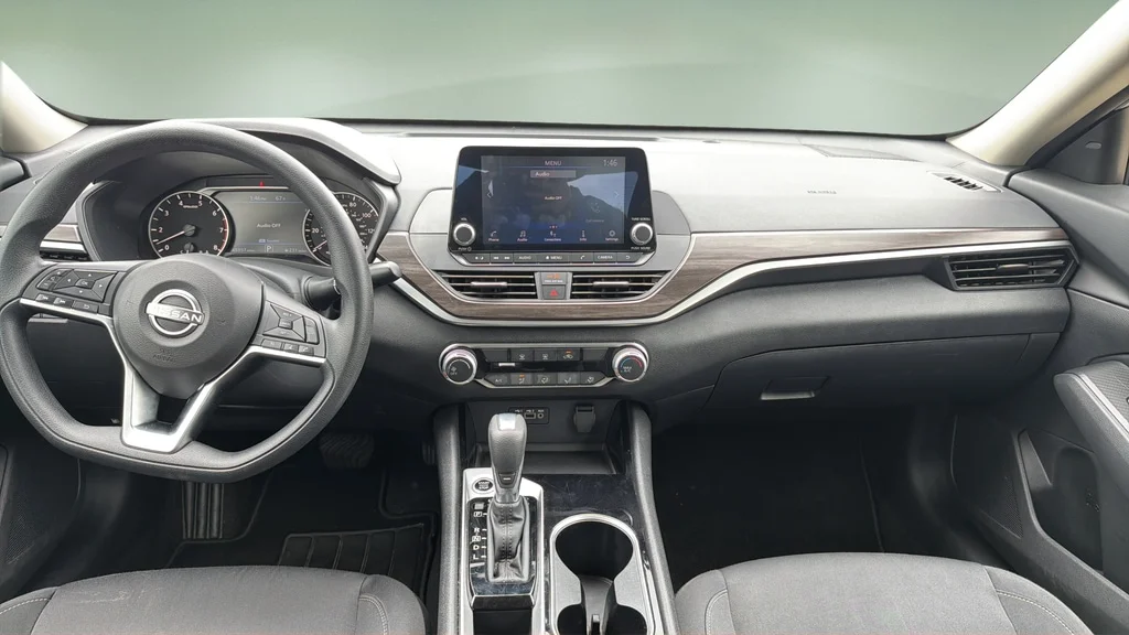 Used 2024 Brilliant Silver Nissan 2.5 SV image 7