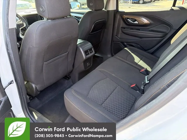 Used 2021 Summit White GMC  image 28