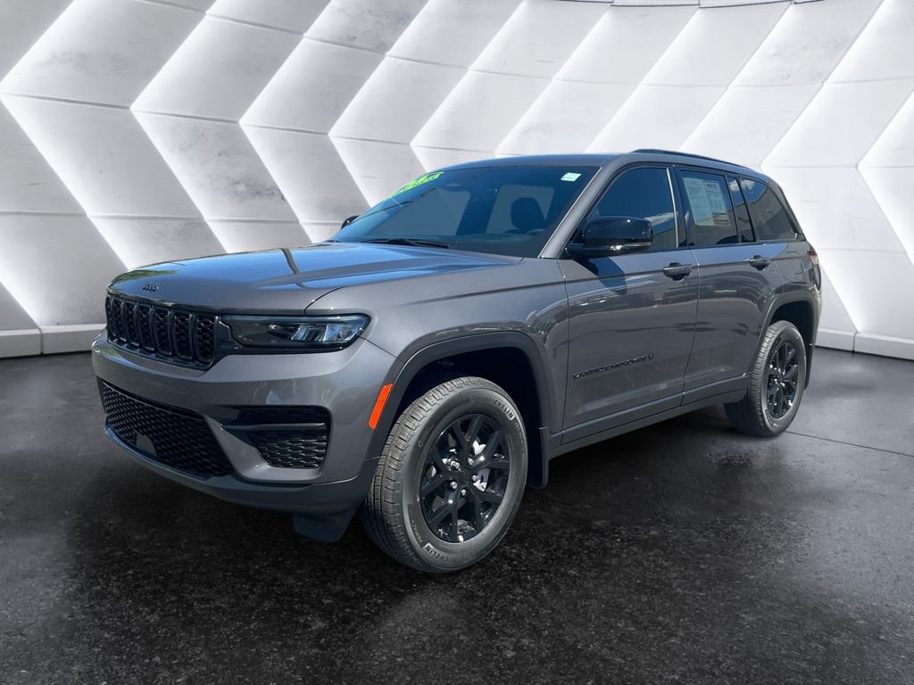 Used 2025 Gray Jeep Altitude image 3