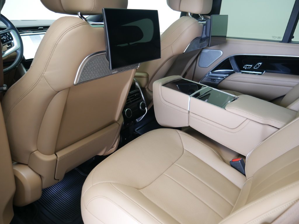 Used 2025  Land Rover Autobiography image 17