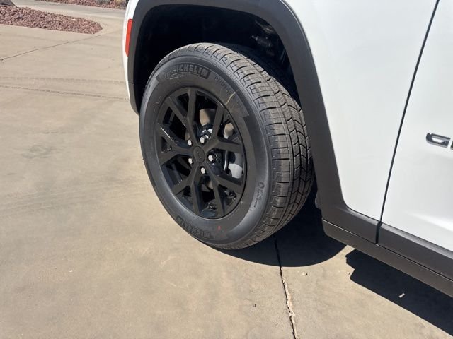 New 2026 Bright White Clear-Coat Exterior Paint Jeep Altitude image 9