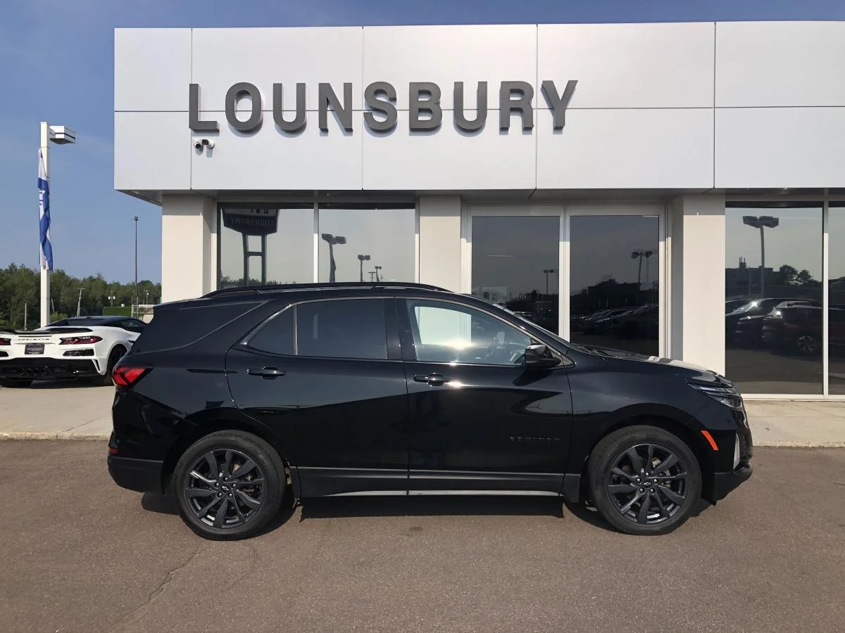 Used 2023 Black Chevrolet AWD 4dr RS image 2