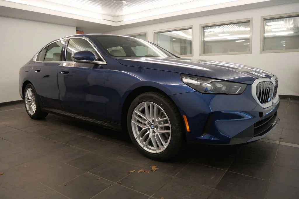 2025 BMW 5 Series 530i - Photo 8