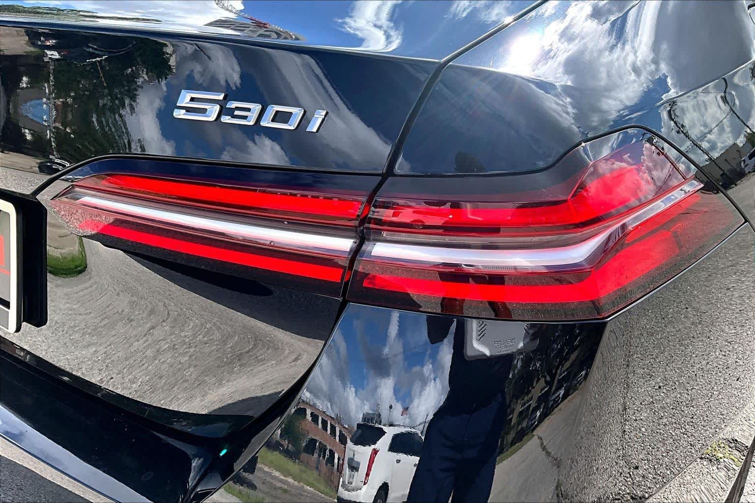 Used 2026 Black Sapphire Metallic BMW 530i image 29