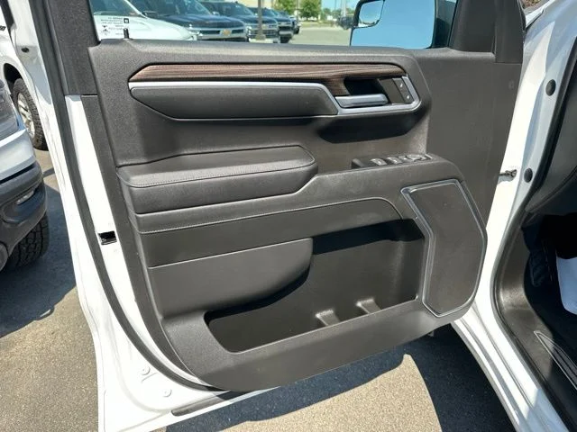 Used 2022 White Chevrolet LT image 14
