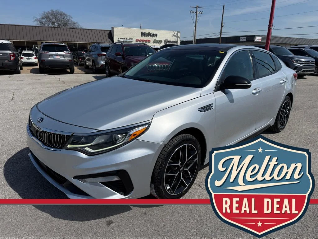 Used 2020 Silver Kia SE image 1