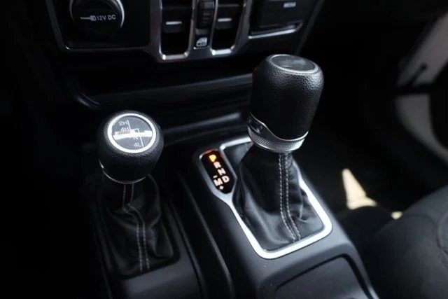 Used 2023 White Jeep Sahara image 11
