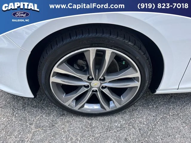 Used 2022 White Chevrolet LT image 13