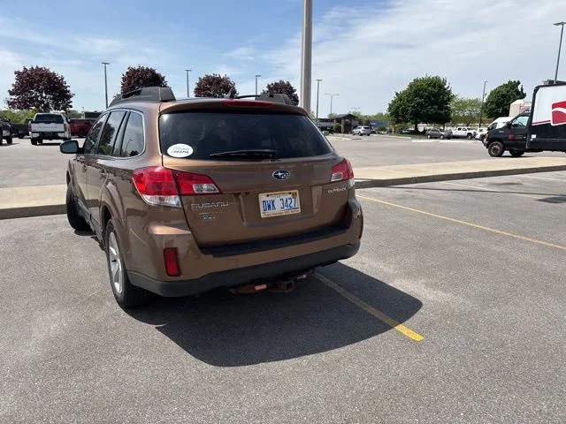 Used 2013 Tan Subaru 2.5i image 7