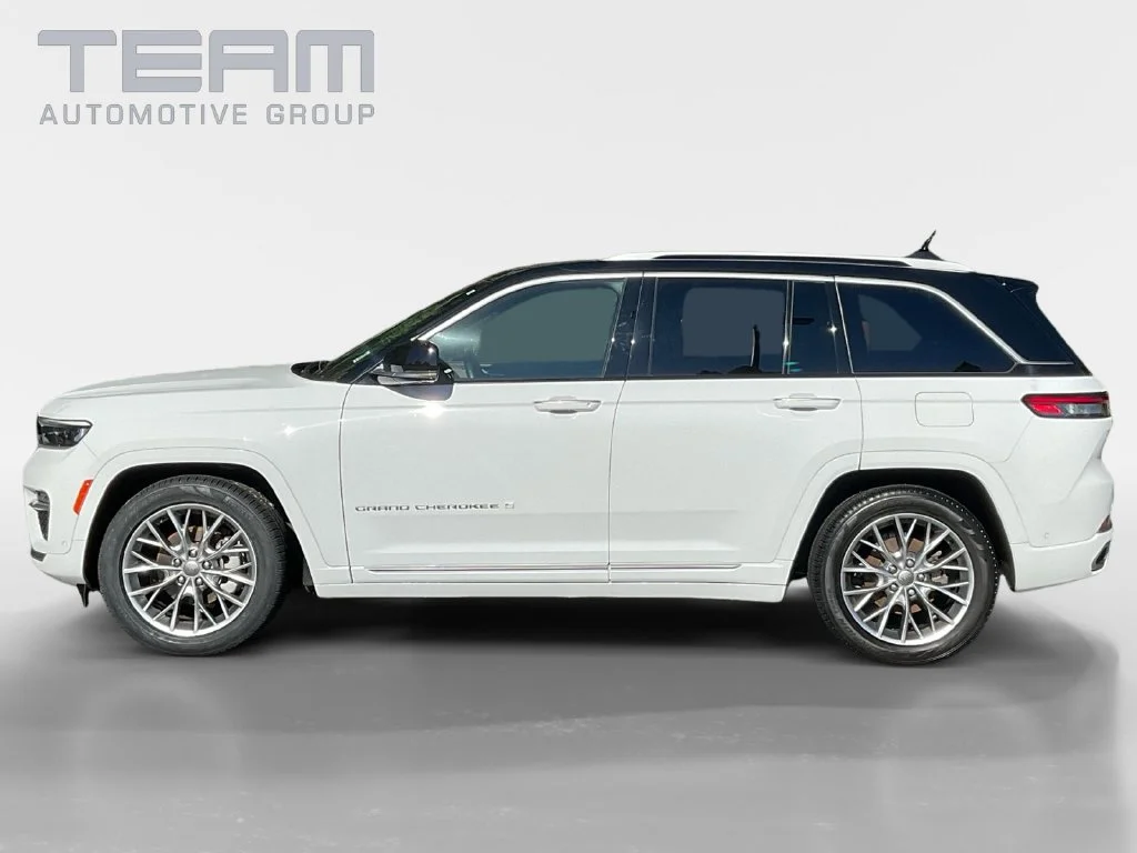 Used 2022 White Jeep Summit image 4