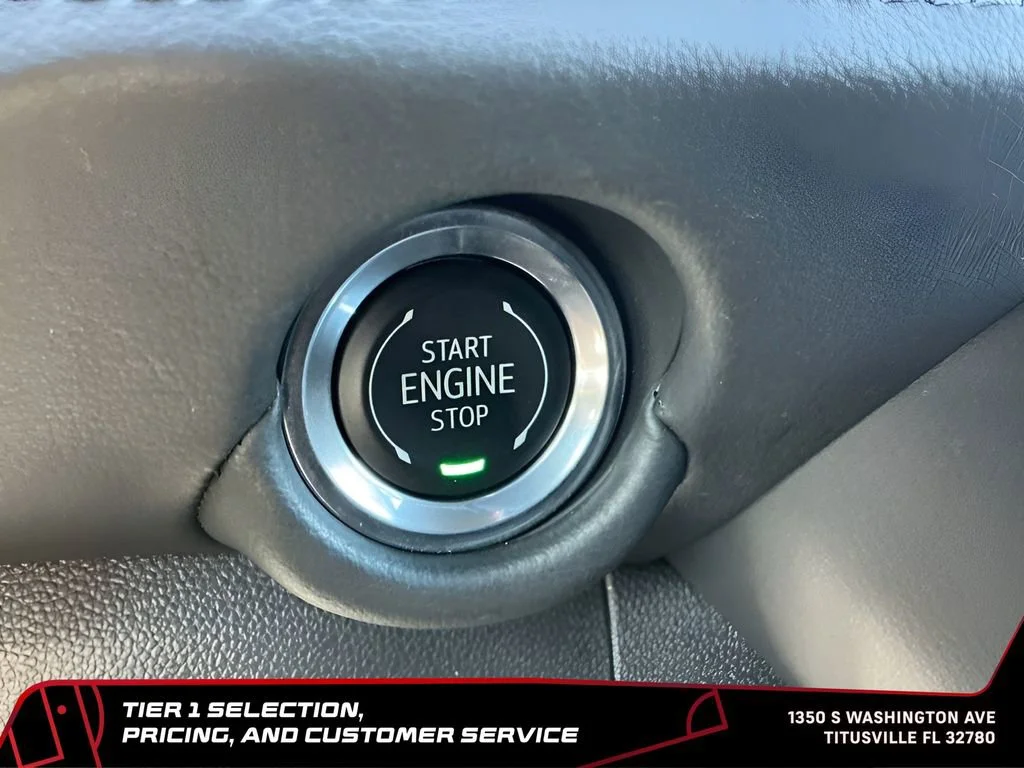 Used 2025 Summit White Chevrolet LT image 32
