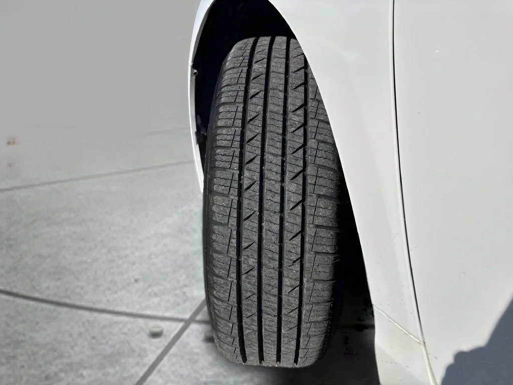 Used 2015 White Toyota LE image 27