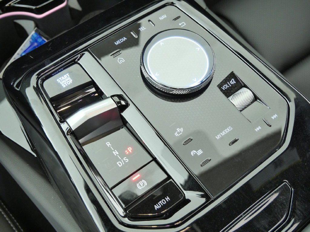 New 2027 Alpine White BMW 530i xDrive image 47