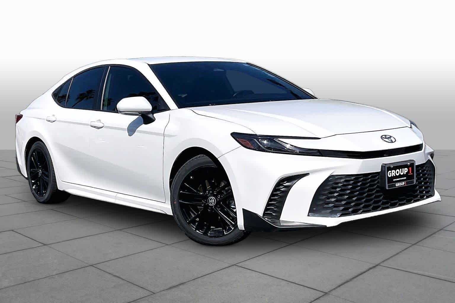 Certified Used 2025 Ice Cap Toyota SE image 2