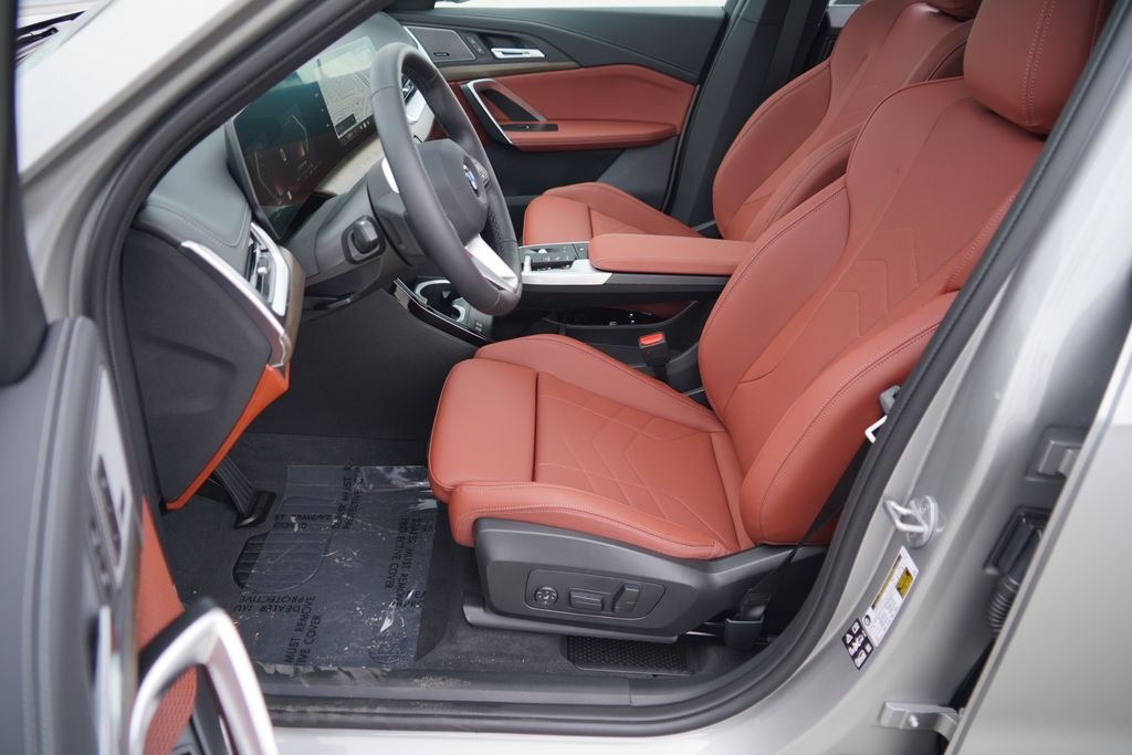 New 2026 Space Silver Metallic BMW xDrive28i image 10
