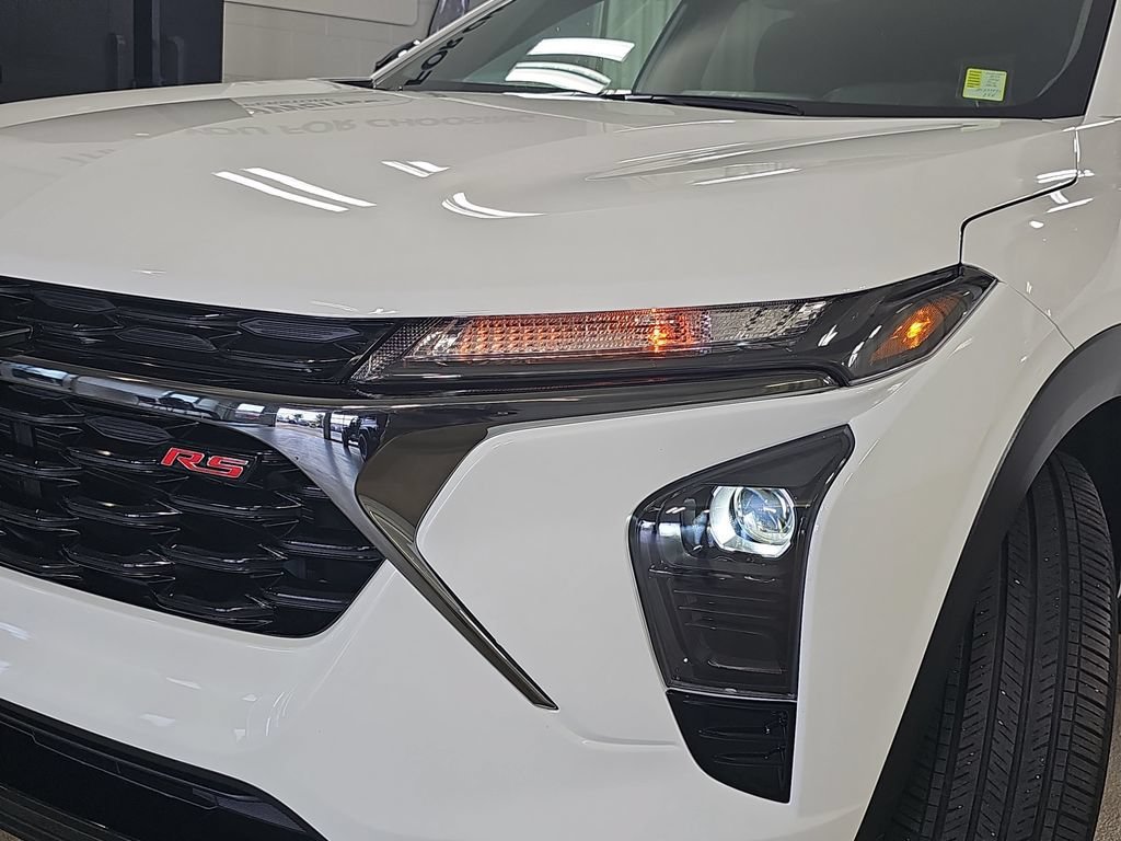 Certified Used 2024 Summit White Chevrolet 1RS image 35