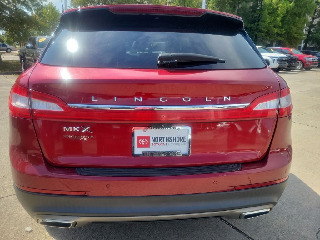 Used 2016 Red Lincoln Reserve image 5