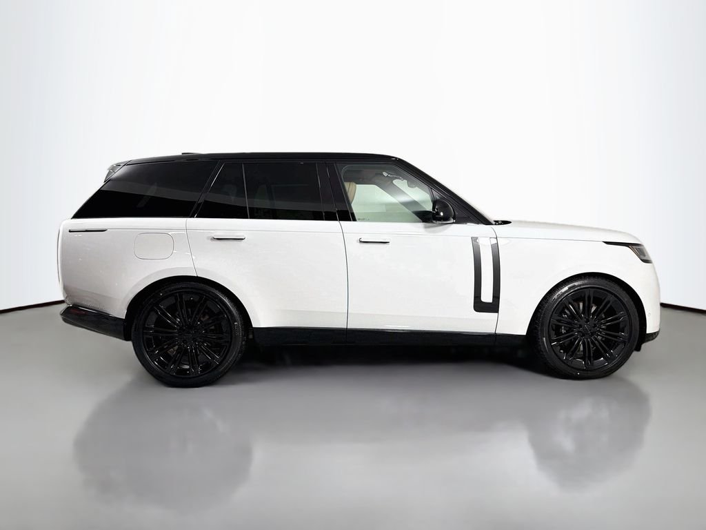 New 2026 Fuji White Land Rover SE image 4