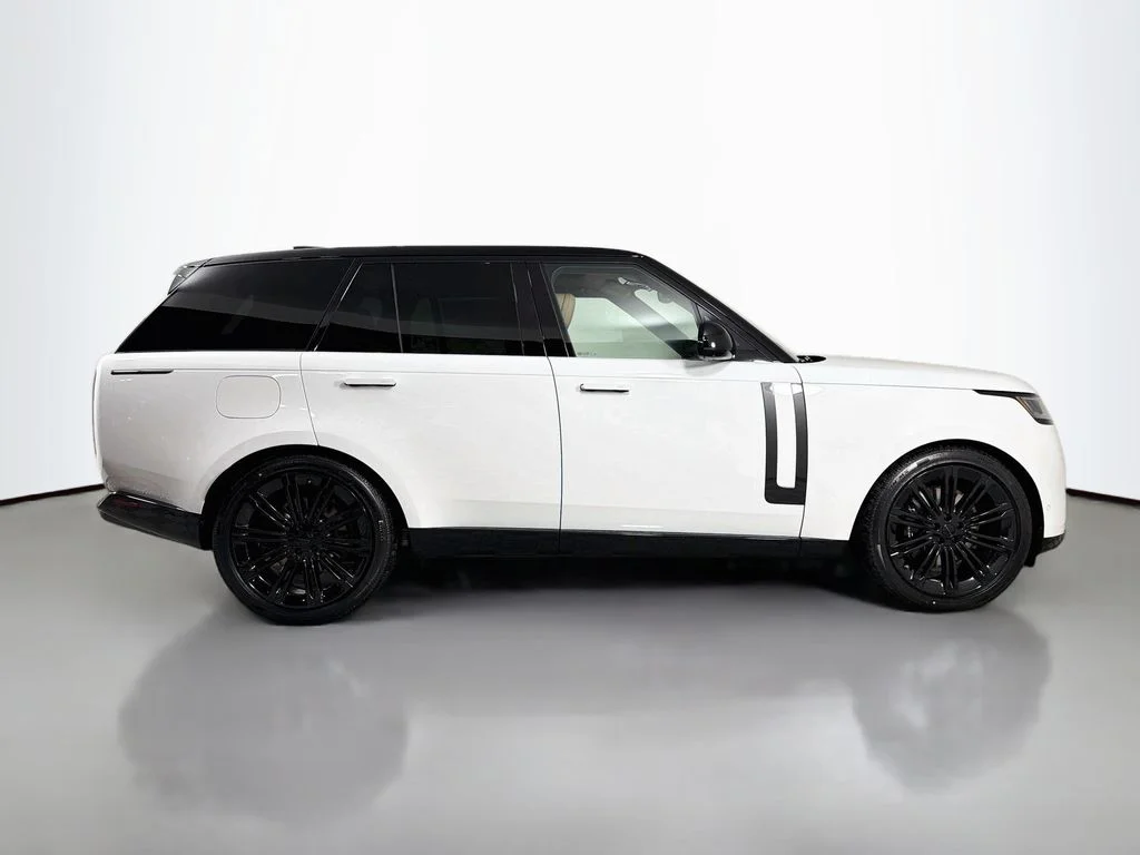 New 2026 Fuji White Land Rover SE image 4