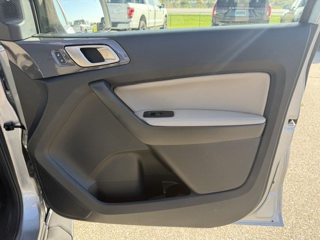 Used 2020 Silver Metallic Ford LARIAT image 31